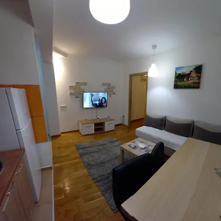 Tron Apartman *